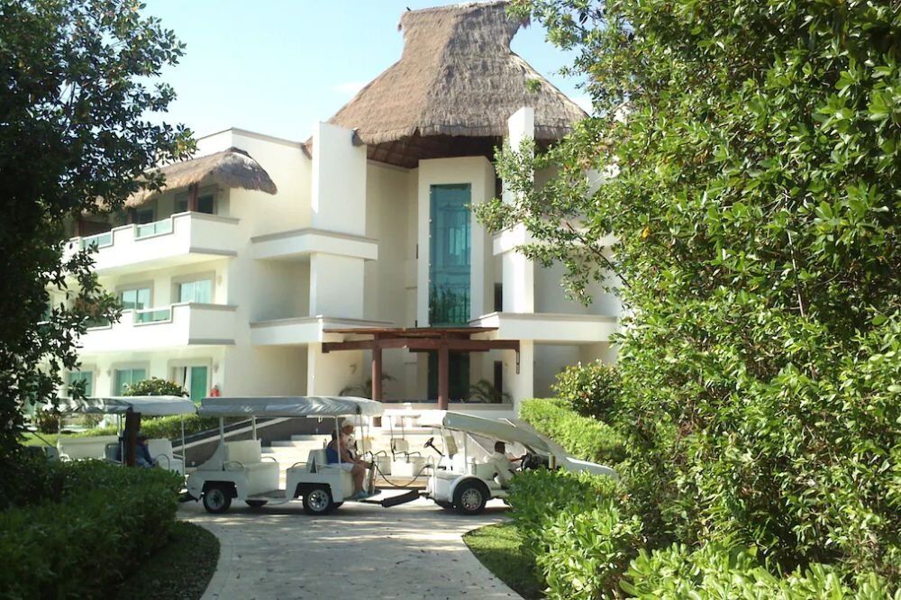 2023 Bluebay Grand Esmeralda 10