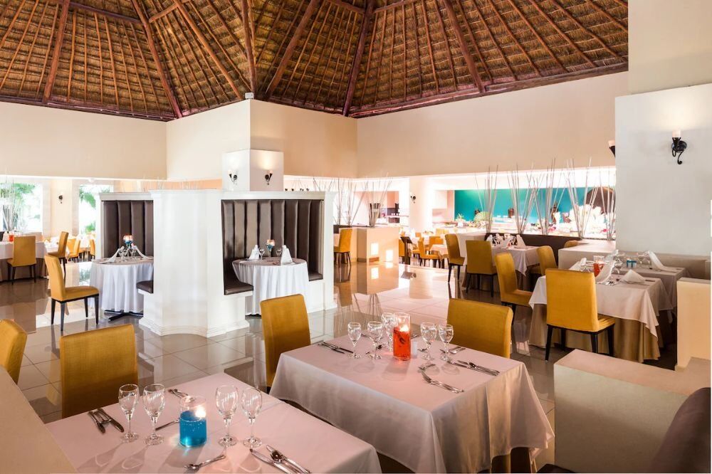 2023 Bluebay Grand Esmeralda 14