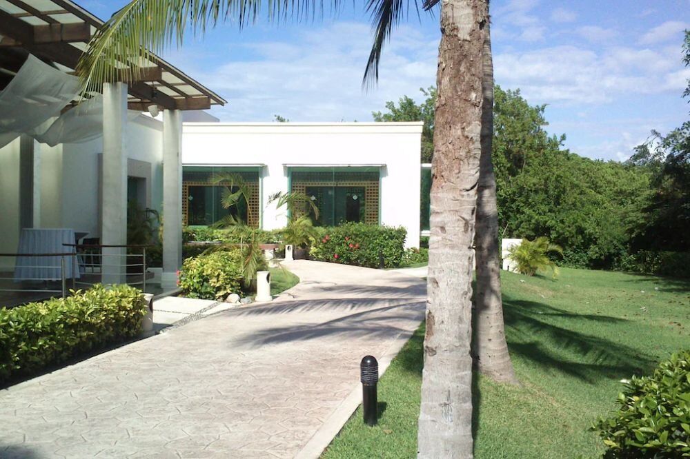 2023 Bluebay Grand Esmeralda 19