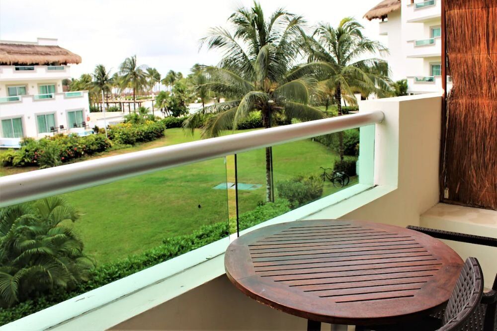 2023 Bluebay Grand Esmeralda 23