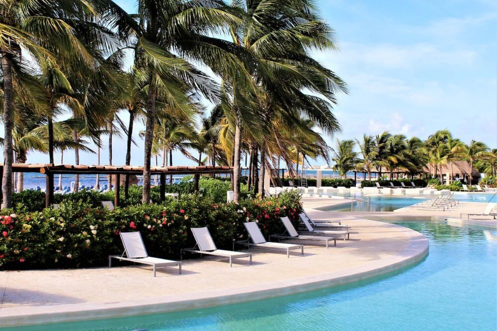 2023 Bluebay Grand Esmeralda 25