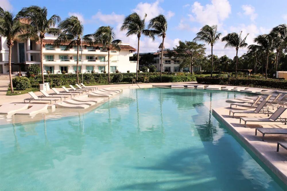 2023 Bluebay Grand Esmeralda 28