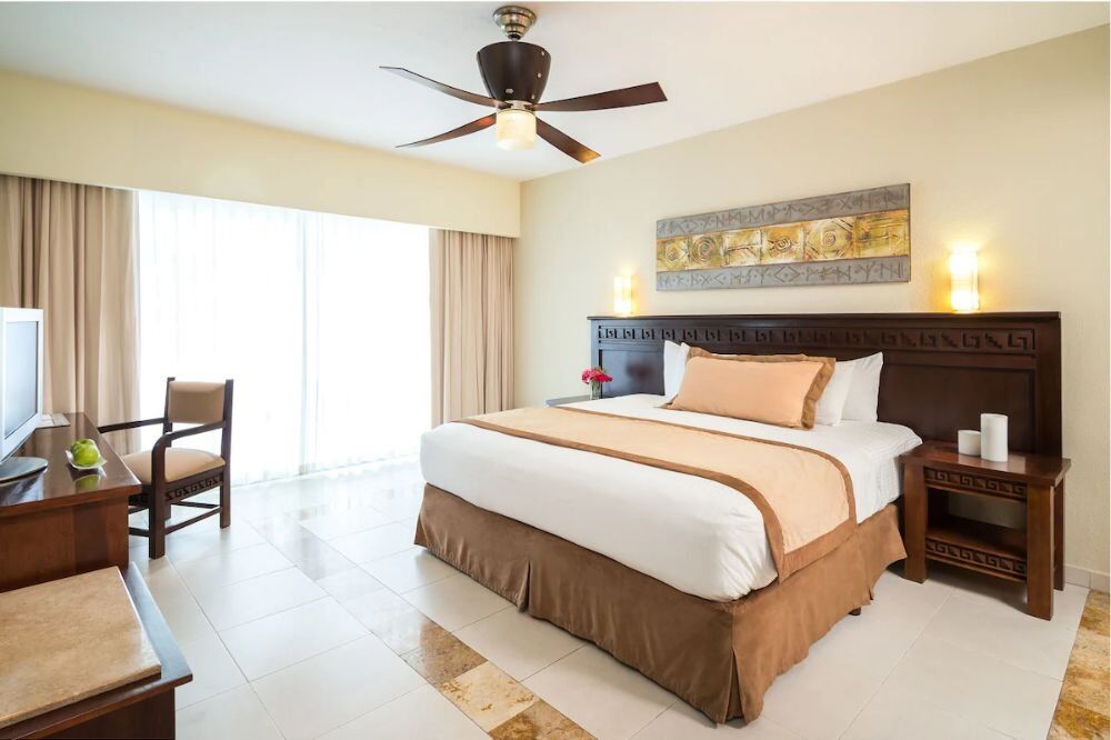 2023 Bluebay Grand Esmeralda 3