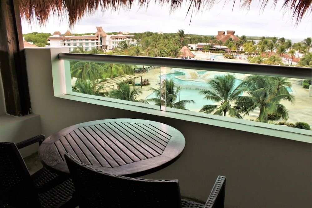 2023 Bluebay Grand Esmeralda 30