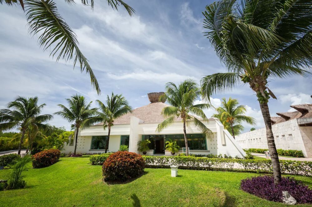 2023 Bluebay Grand Esmeralda 36