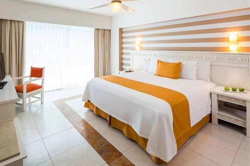 2023 Bluebay Grand Esmeralda 9